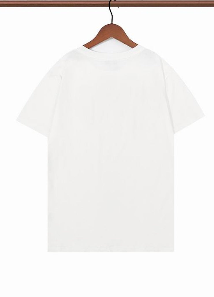 Les polos T-shirt Fendi pour homme incarnent l’élégance italienne avec une touche de modernité , caractéristiques de la maison Fendi. Au meilleur prix 