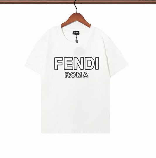 Les polos T-shirt Fendi pour homme incarnent l’élégance italienne avec une touche de modernité , caractéristiques de la maison Fendi. Au meilleur prix