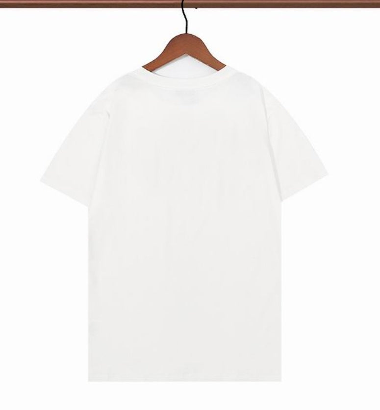 Les polos T-shirt Fendi pour homme incarnent l’élégance italienne avec une touche de modernité , caractéristiques de la maison Fendi. Au meilleur prix 