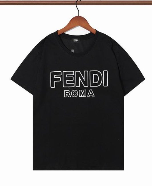 Les polos T-shirt Fendi pour homme incarnent l’élégance italienne avec une touche de modernité , caractéristiques de la maison Fendi. Au meilleur prix