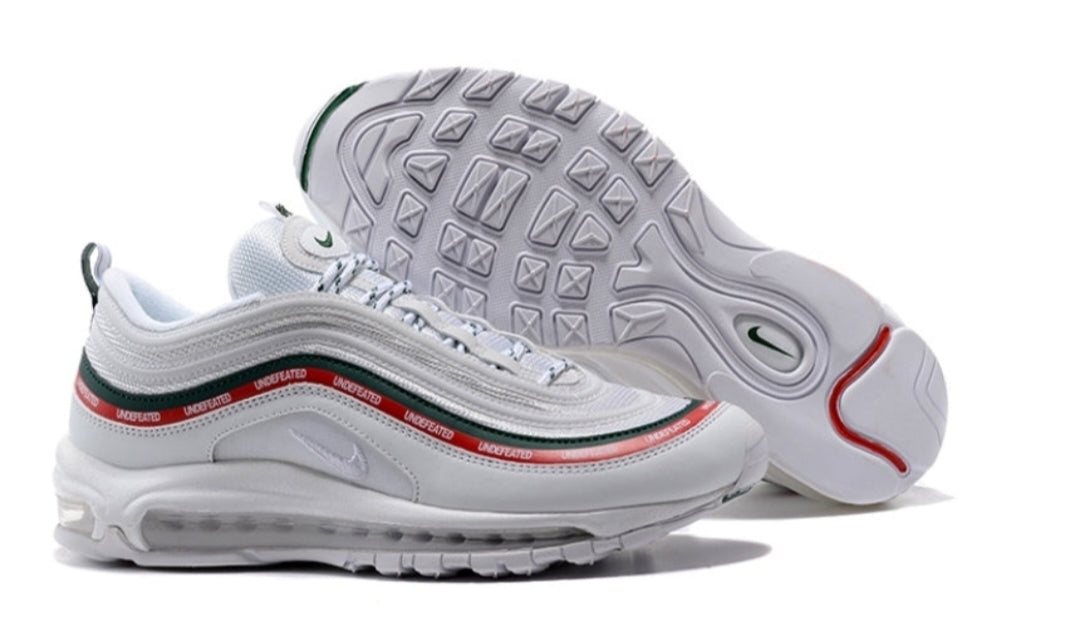 Les baskets Nike Air Max 97 sont synonymes de style emblématique et de confort absolu. Leur design ondulé distinctif.pas cher. Le moins cher. 