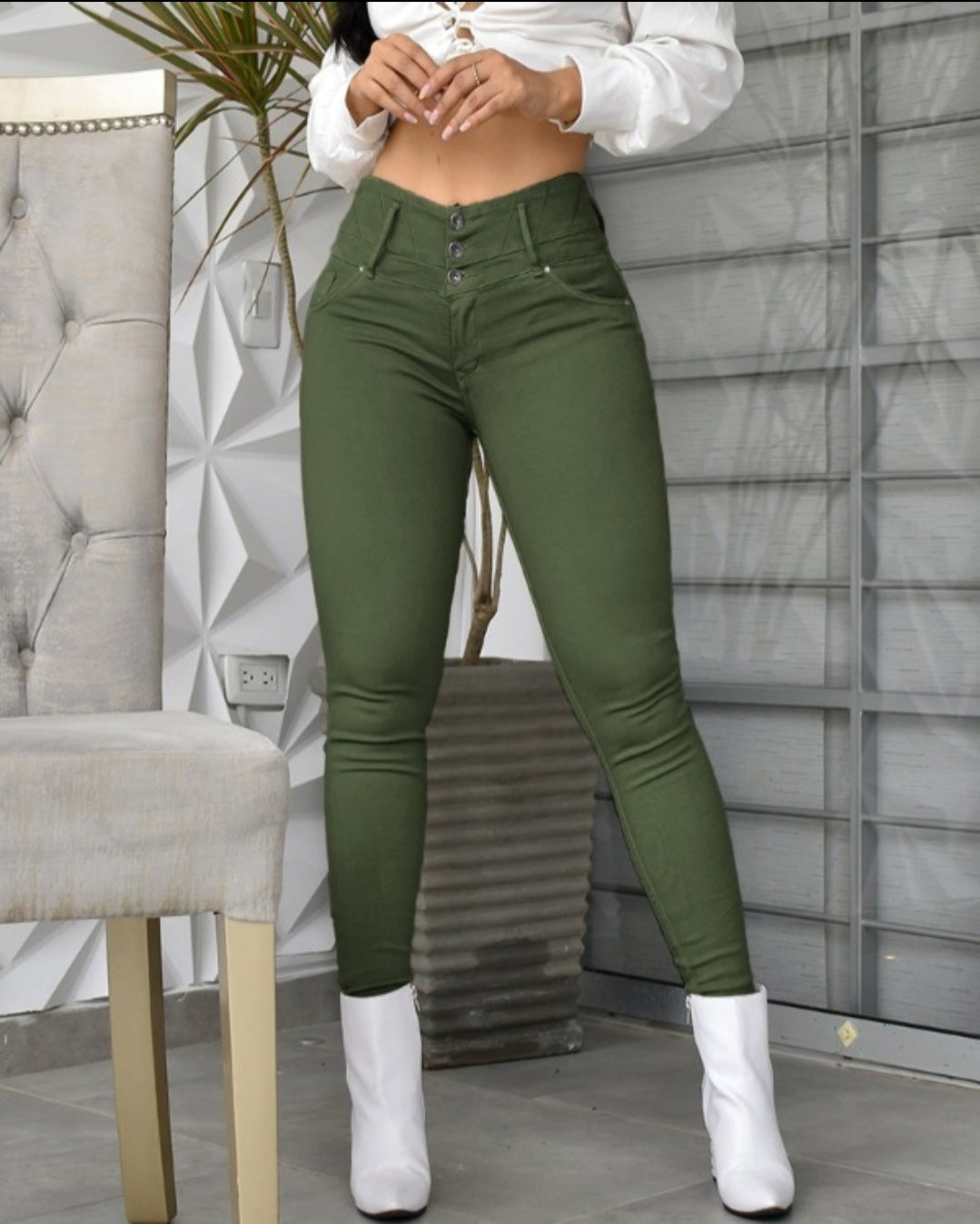 Pantalon skinny boutonné à taille femme