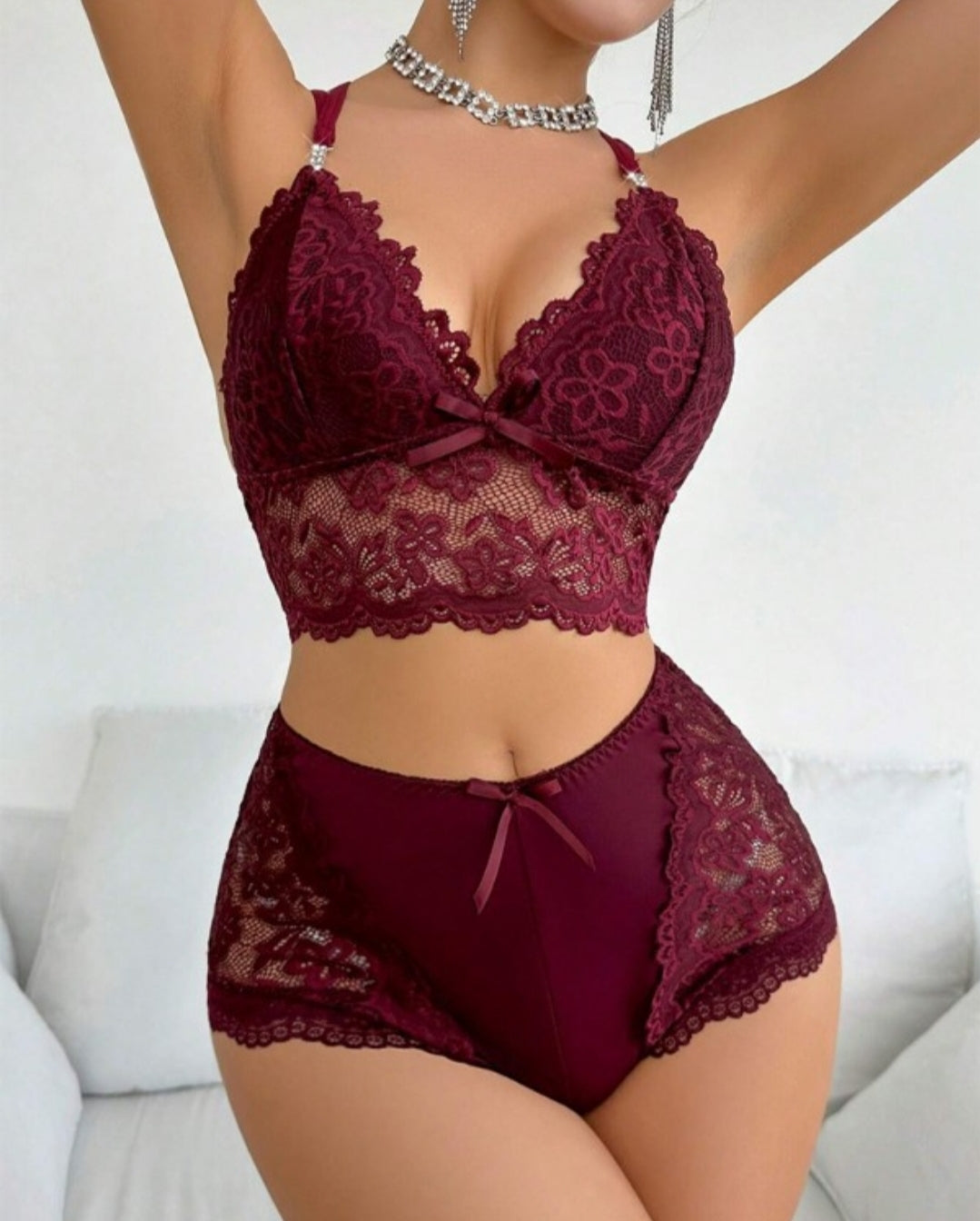 Ensemble de lingerie en dentelle contrastée avec nœud papillon et perles et chaîne