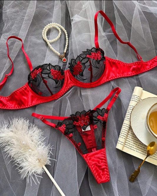 Ensemble de lingerie avec patch en maille brodée florale