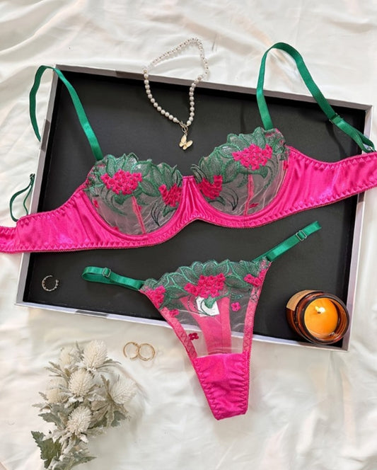 Ensemble de lingerie avec patch en maille brodée florale