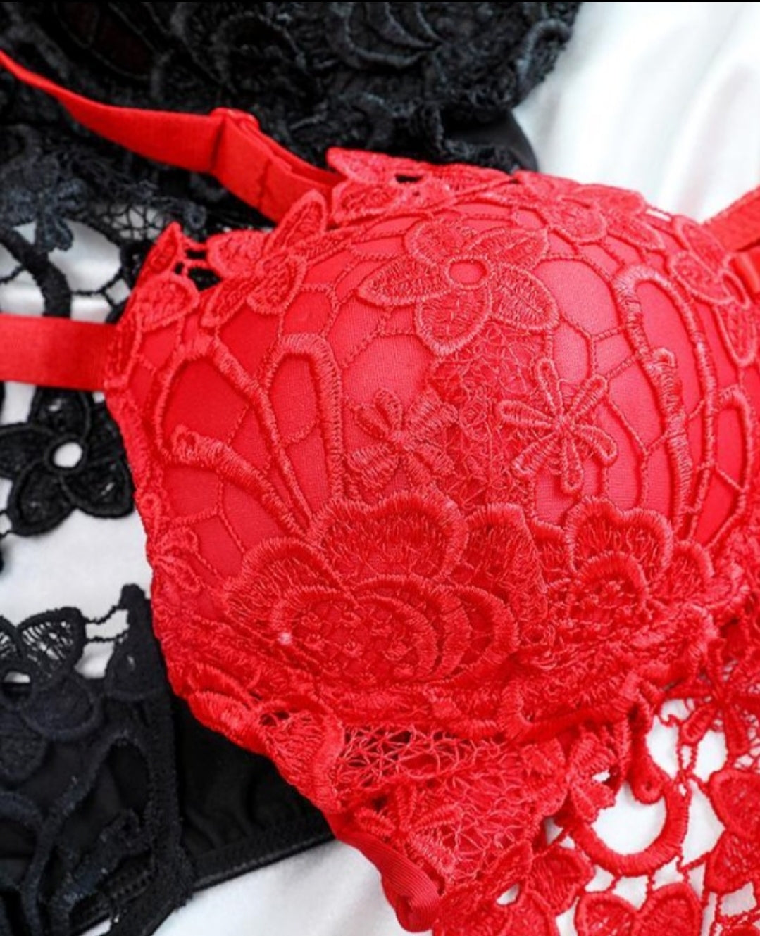 Ensemble de lingerie à bretelles spaghetti en dentelle guipure
