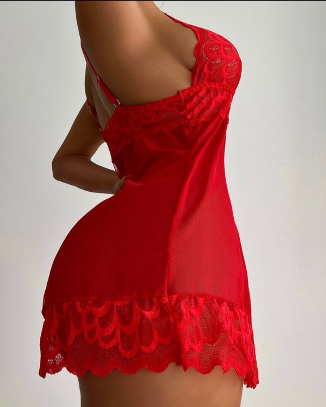 Nuisette en maille transparente au  crochet avec bretelles spaghetti