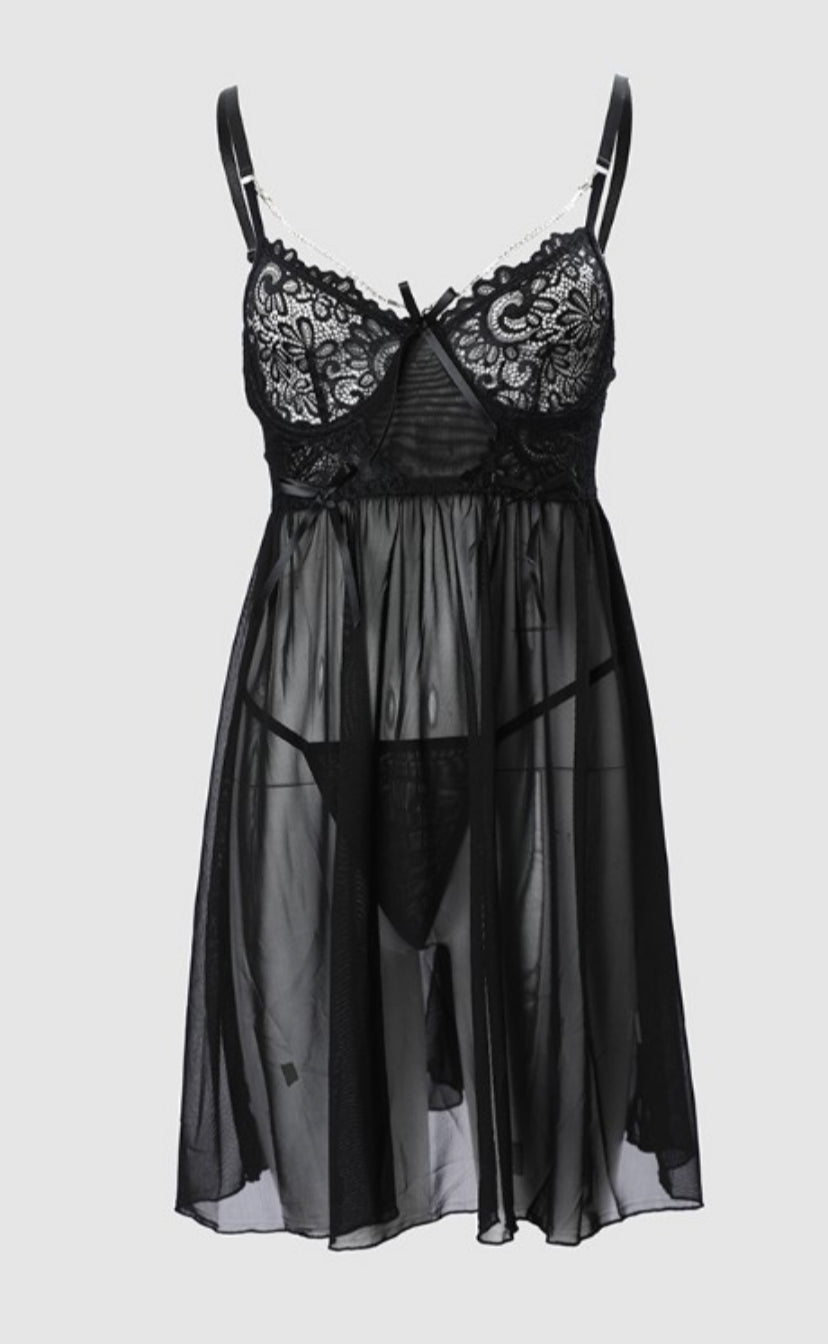 Nuisette en dentelle transparente à decor de chaîne avec string