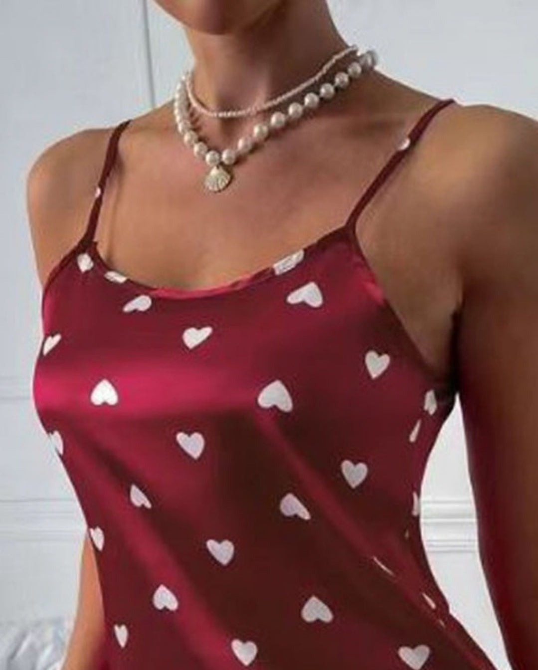 Nuisette chemise de nuit en satin à bretelles spaghetti à imprimé cœur