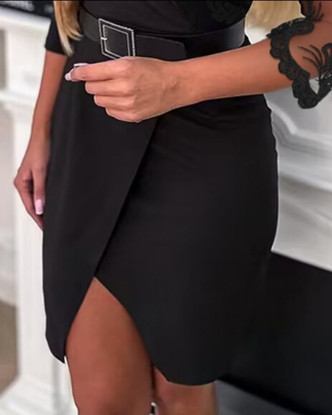 Robe de travail portefeuille à col en V et patch en dentelle