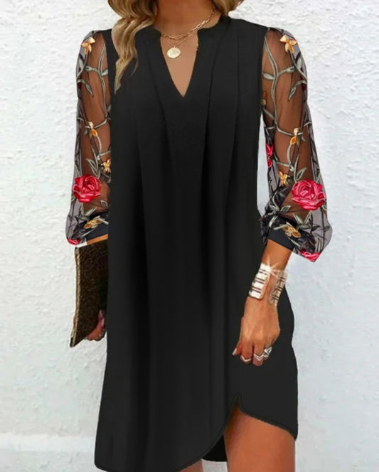 Casual Ruched Dress with Embroidered Flower Mesh Patch