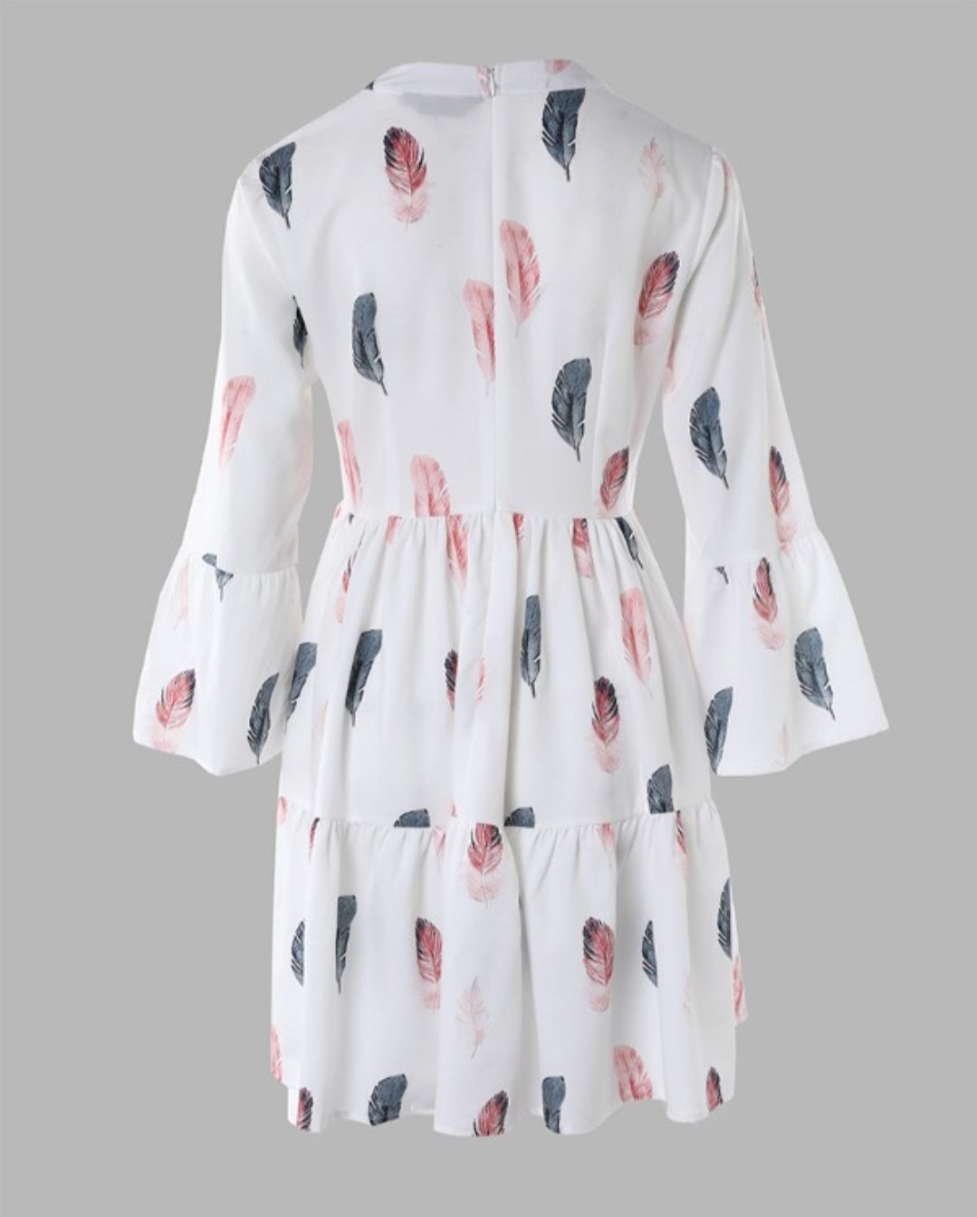Robe décontractée à volants et manches cloche à imprimé plumes
