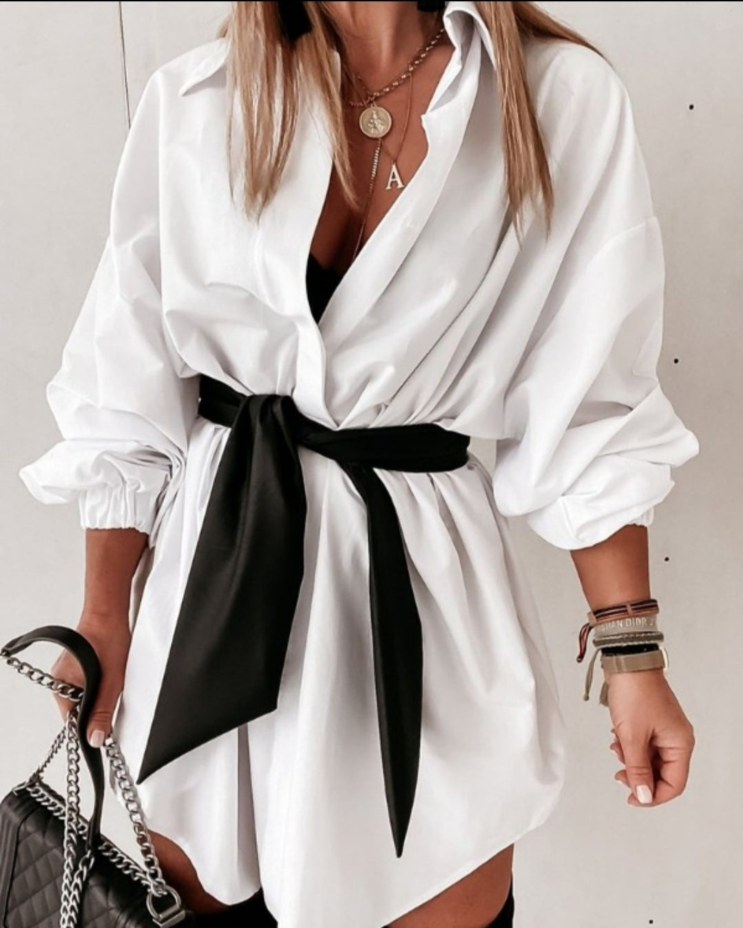 Robe décontractée chemise à manches longues et detail nouée avec ceinture