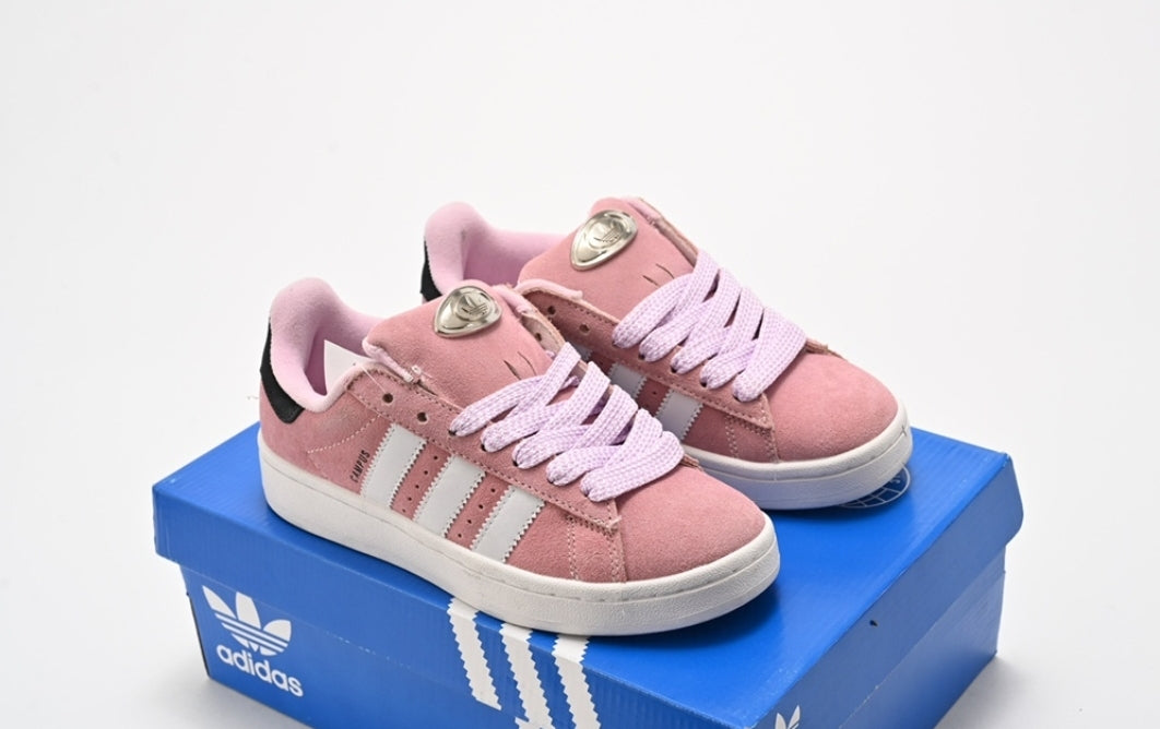 Les baskets Adidas Campus allient un style intemporel à un confort supérieur.
 design classique, pas cher. Le moins cher.