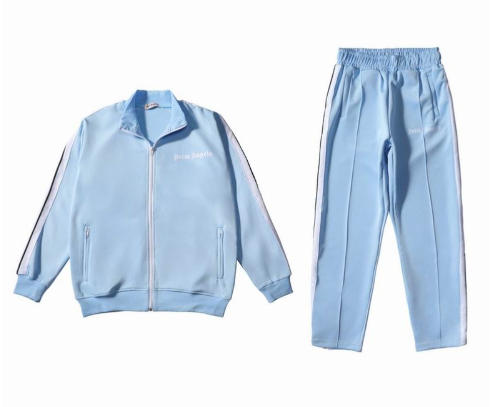Les ensembles survêtement Palm Angels allient performance et style avec une touche urbaine unique. 