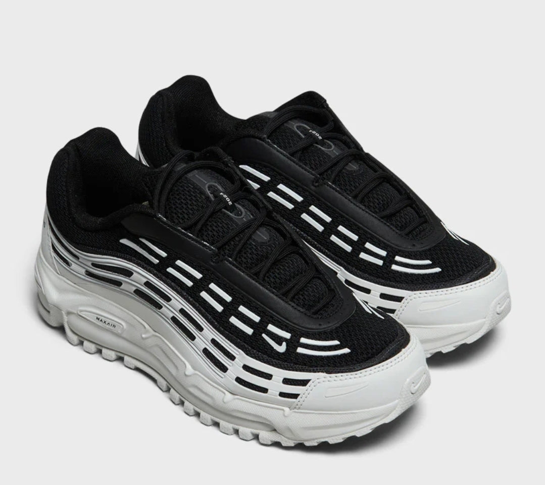 Les baskets Nike Air Max TL 2.5 X COMME DES GARÇONS offrent un style audacieux et une performance fonctionnelle. Pas cher.  Le moins cher 