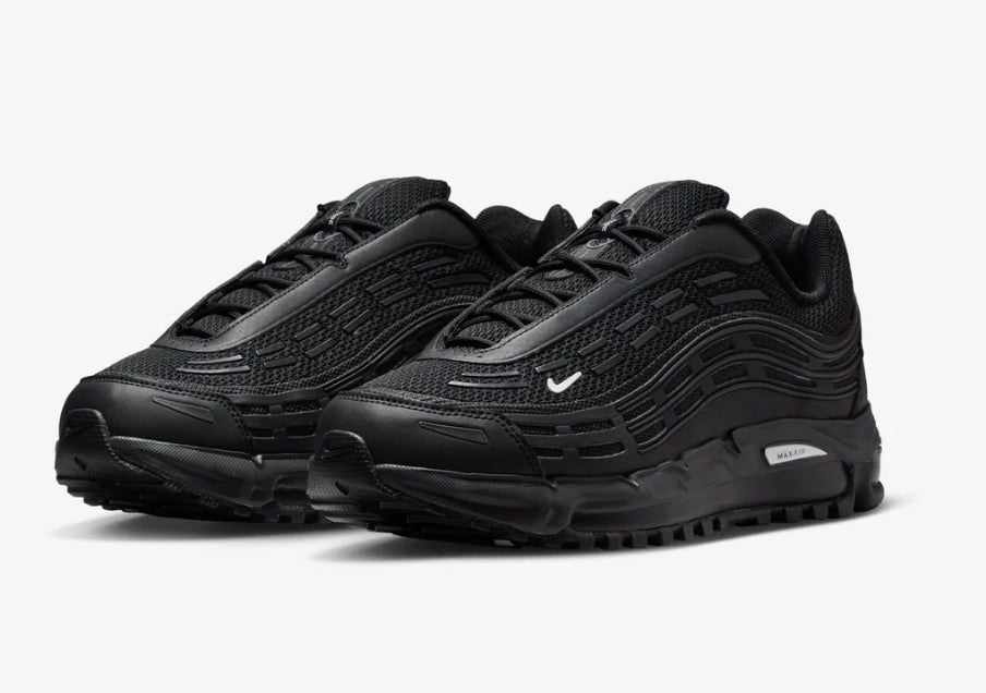 Découvrez les Baskets Nike Air Max TL 2.5 x COMME DES GARÇONS Black, fusion parfaite de style et confort. Procurez-vous cette paire unique !