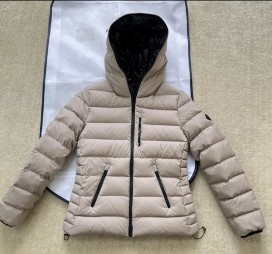 Les doudounes manteau Moncler Femme, ainsi que les Moncler Femme, incarnent un style et un raffinement incomparables.