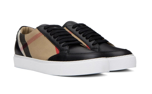 les chaussures Burberry Femme sont un témoignage de l'engagement de Burberry à combiner style et sophistication.