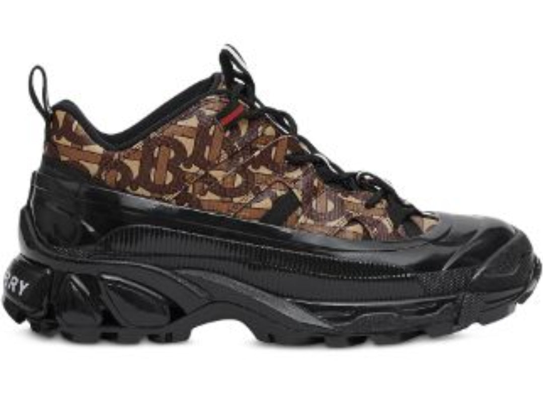 Les baskets Burberry incarnent un style emblématique et une sophistication britannique.

 leur design raffiné. Pas cher. Le moins cher. 
