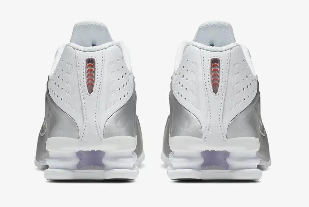 Les baskets Nike Shox R4 combinent style audacieux et innovation technologique exceptionnel et indispensable. Pas Cher. Le moins cher.