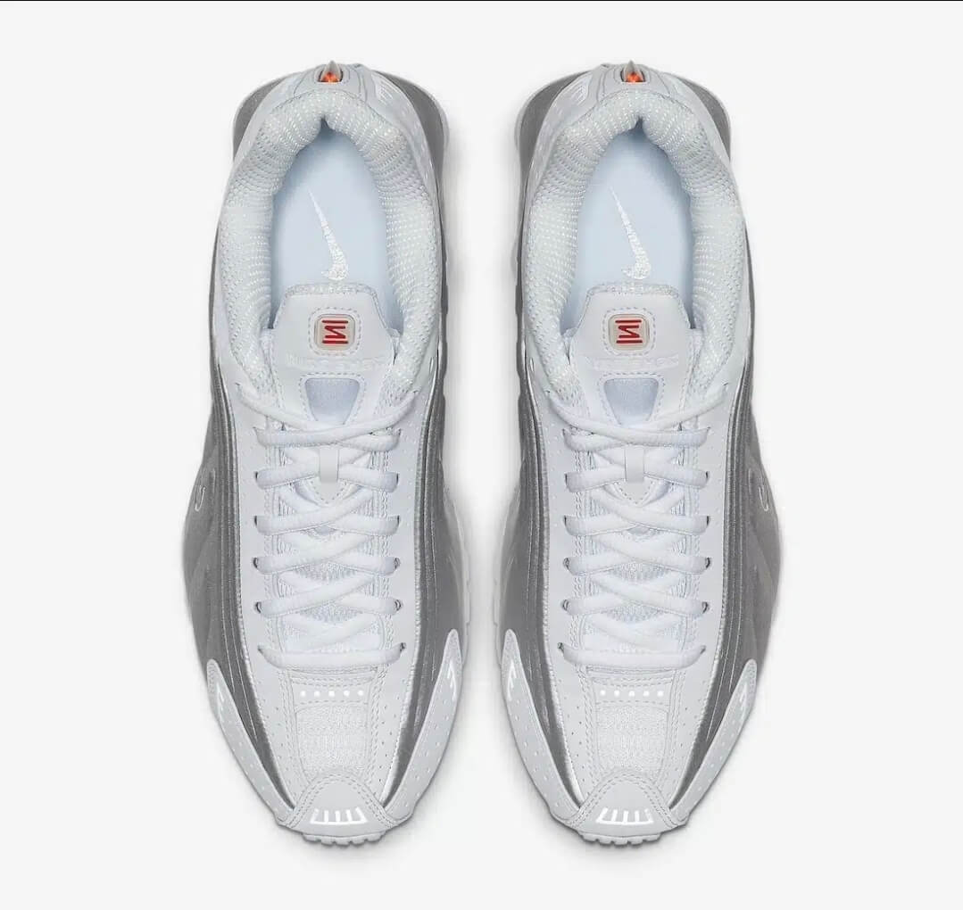 Les baskets Nike Shox R4 combinent style audacieux et innovation technologique exceptionnel et indispensable. Pas Cher. Le moins cher.