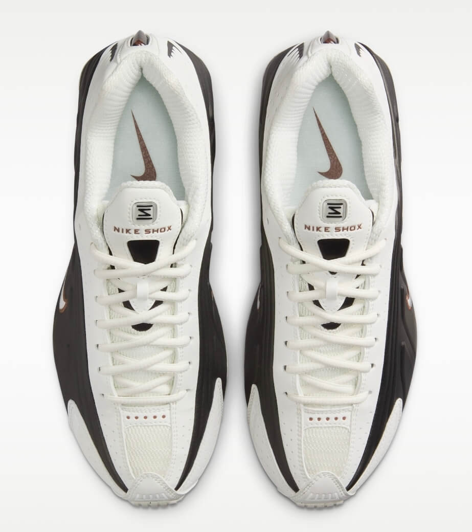 Les baskets Nike Shox R4 combinent style audacieux et innovation technologique exceptionnel et indispensable. Pas Cher. Le moins cher.