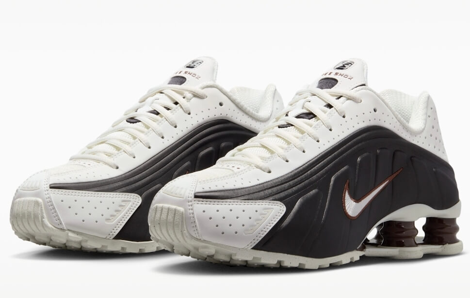 Les baskets Nike Shox R4 combinent style audacieux et innovation technologique exceptionnel et indispensable. Pas Cher. Le moins cher.