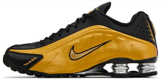 Les baskets Nike Shox R4 combinent style audacieux et innovation technologique exceptionnel et indispensable. Pas Cher. Le moins cher.