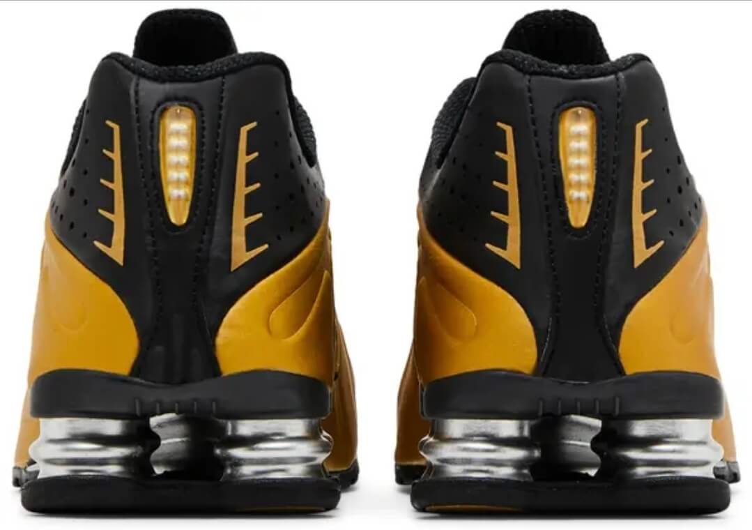 Les baskets Nike Shox R4 combinent style audacieux et innovation technologique exceptionnel et indispensable. Pas Cher. Le moins cher.