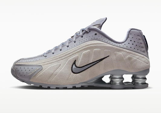 Les baskets Nike Shox R4 combinent style audacieux et innovation technologique exceptionnel et indispensable. Pas Cher. Le moins cher.