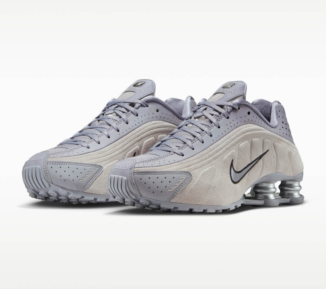 Les baskets Nike Shox R4 combinent style audacieux et innovation technologique exceptionnel et indispensable. Pas Cher. Le moins cher.