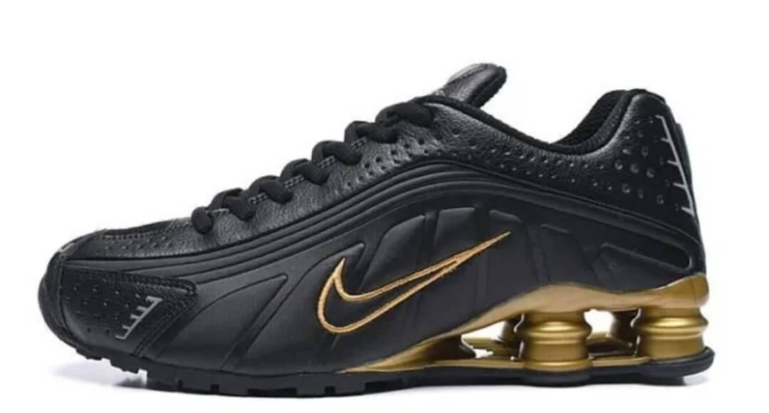 Les baskets Nike Shox R4 combinent style audacieux et innovation technologique exceptionnel et indispensable. Pas Cher. Le moins cher.