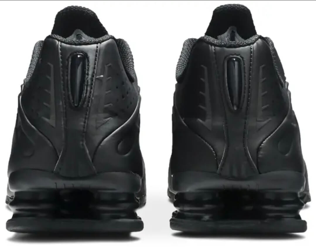 Les baskets Nike Shox R4 combinent style audacieux et innovation technologique exceptionnel et indispensable. Pas Cher. Le moins cher.