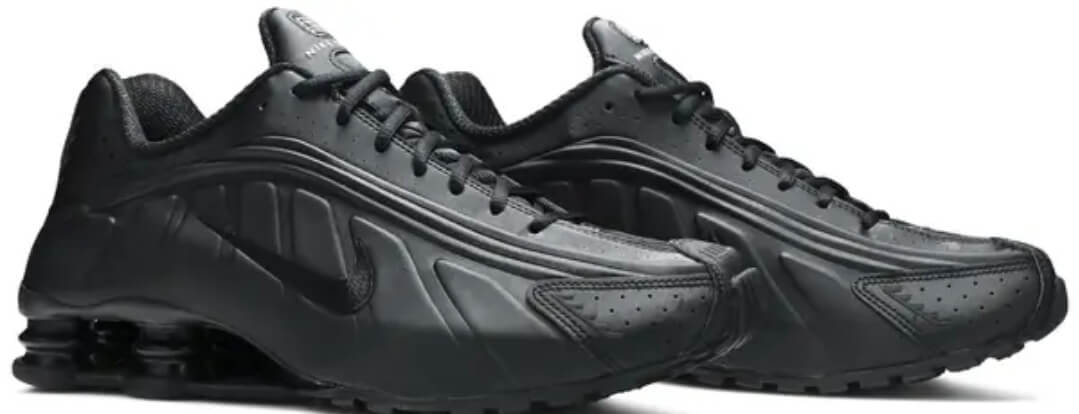 Les baskets Nike Shox R4 combinent style audacieux et innovation technologique exceptionnel et indispensable. Pas Cher. Le moins cher.