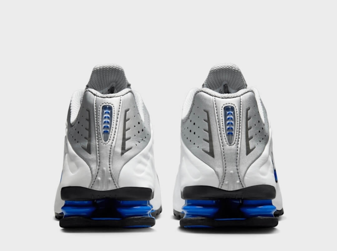 Les baskets Nike Shox R4 combinent style audacieux et innovation technologique exceptionnel et indispensable. Pas Cher. Le moins cher.