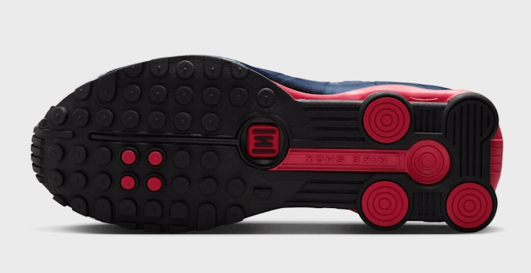 Les baskets Nike Shox R4 combinent style audacieux et innovation technologique exceptionnel et indispensable. Pas Cher. Le moins cher.