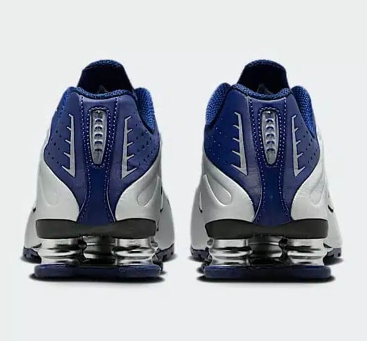 Les baskets Nike Shox R4 combinent style audacieux et innovation technologique exceptionnel et indispensable. Pas Cher. Le moins cher.