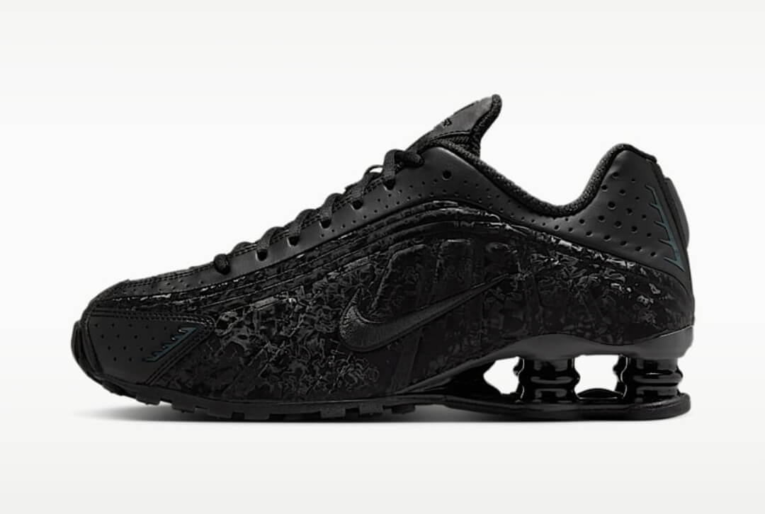 Les baskets Nike Shox R4 combinent style audacieux et innovation technologique exceptionnel et indispensable. Pas Cher. Le moins cher.