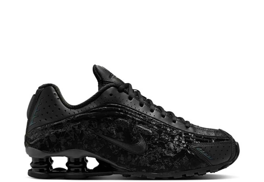 Les baskets Nike Shox R4 combinent style audacieux et innovation technologique exceptionnel et indispensable. Pas Cher. Le moins cher.