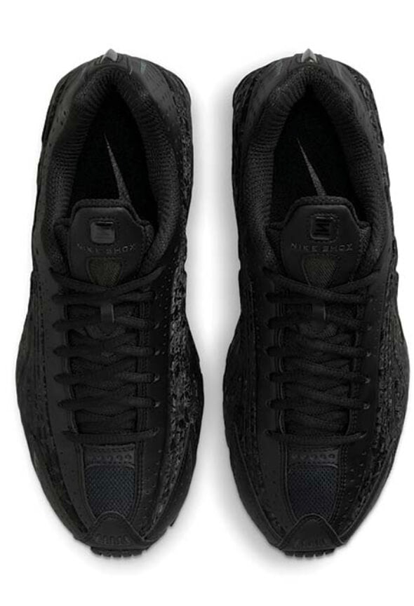 Les baskets Nike Shox R4 combinent style audacieux et innovation technologique exceptionnel et indispensable. Pas Cher. Le moins cher.