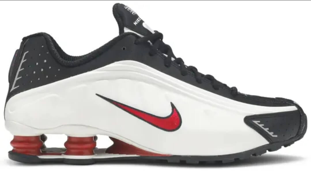 Les baskets Nike Shox R4 combinent style audacieux et innovation technologique exceptionnel et indispensable. Pas Cher. Le moins cher.