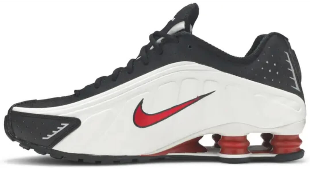 Les baskets Nike Shox R4 combinent style audacieux et innovation technologique exceptionnel et indispensable. Pas Cher. Le moins cher.