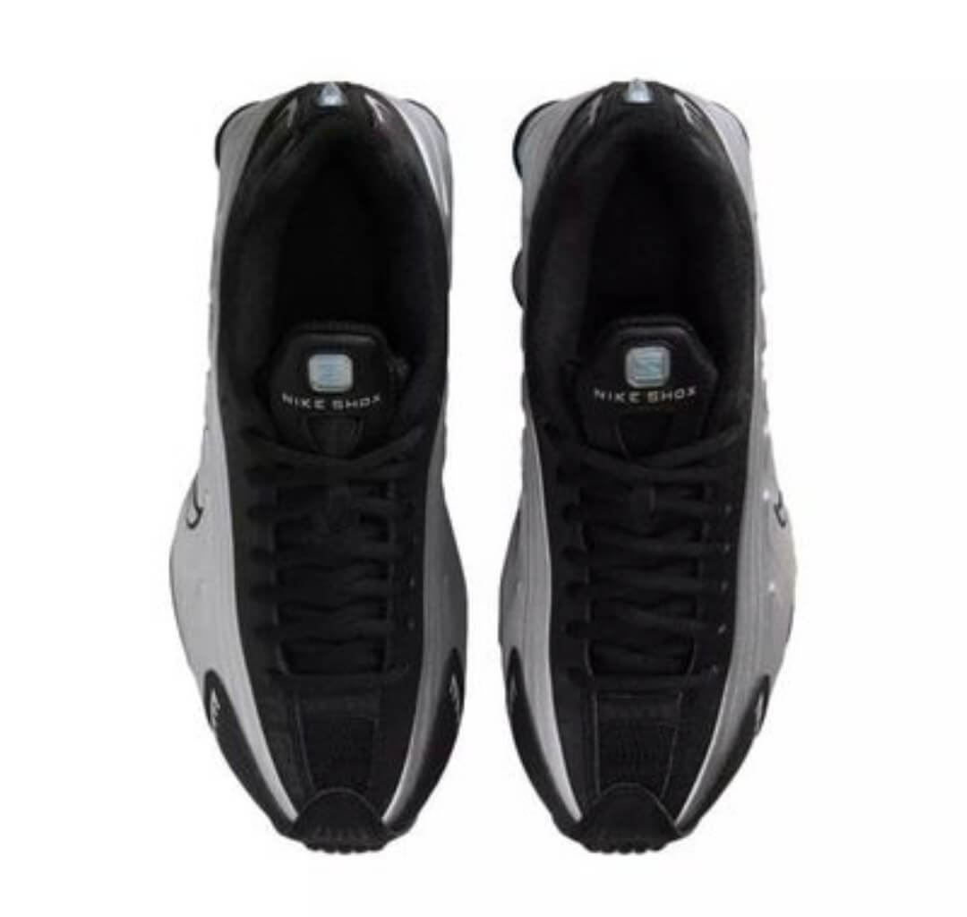 Les baskets Nike Shox R4 combinent style audacieux et innovation technologique exceptionnel et indispensable. Pas Cher. Le moins cher.