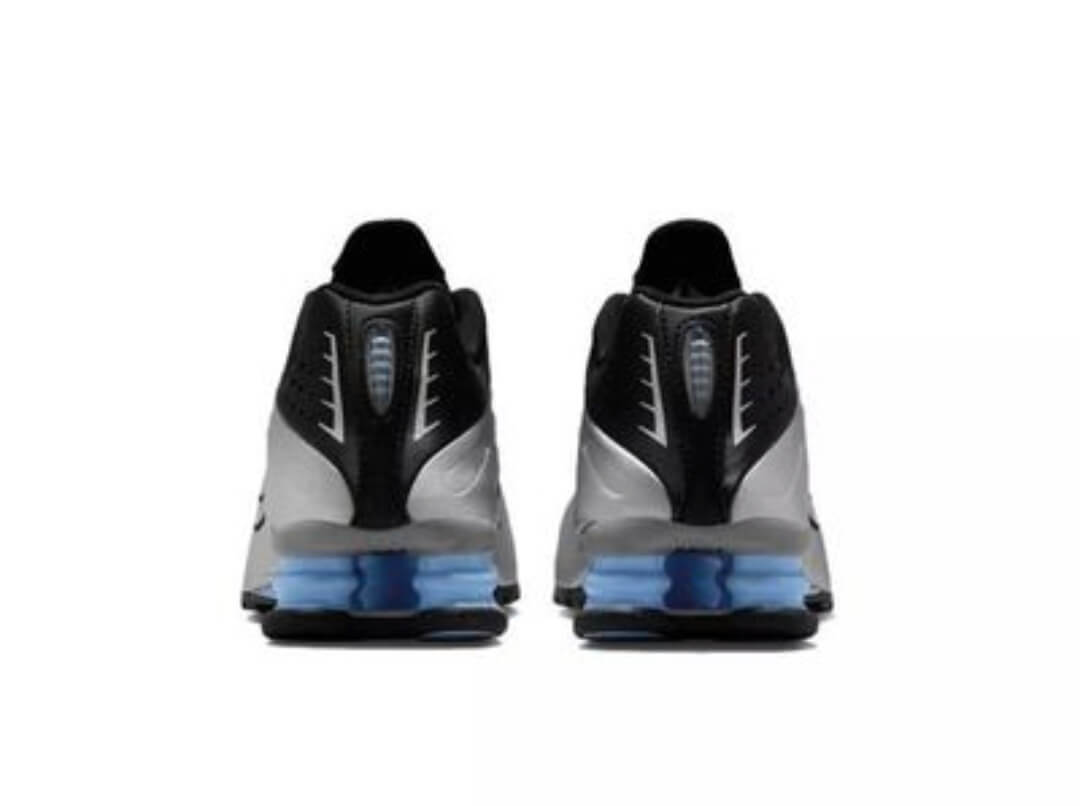 Les baskets Nike Shox R4 combinent style audacieux et innovation technologique exceptionnel et indispensable. Pas Cher. Le moins cher.