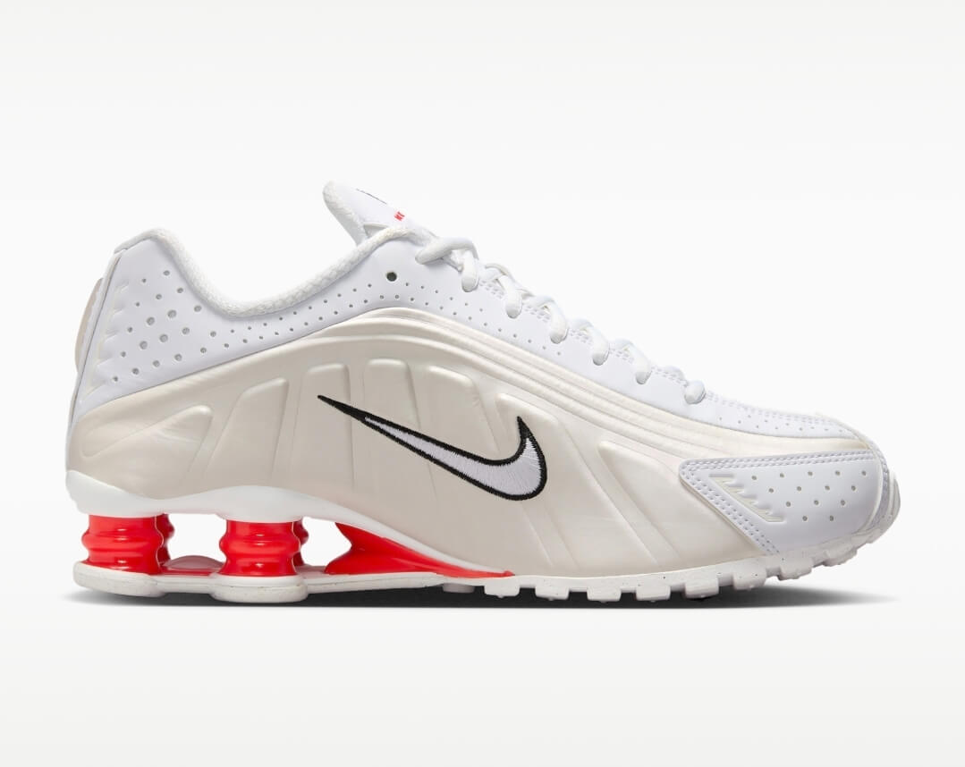 Les baskets Nike Shox R4 combinent style audacieux et innovation technologique exceptionnel et indispensable. Pas Cher. Le moins cher.