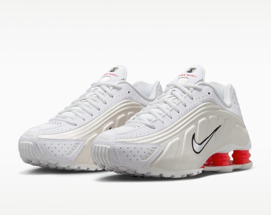 Les baskets Nike Shox R4 combinent style audacieux et innovation technologique exceptionnel et indispensable. Pas Cher. Le moins cher.