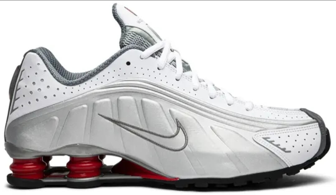 Les baskets Nike Shox R4 combinent style audacieux et innovation technologique exceptionnel et indispensable. Pas Cher. Le moins cher.
