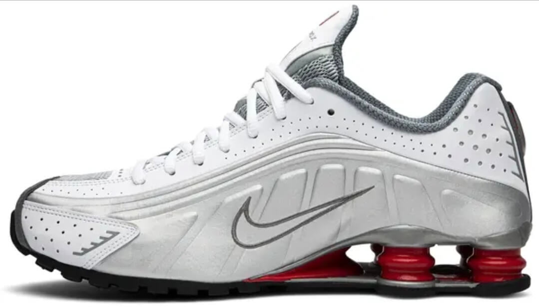 Les baskets Nike Shox R4 combinent style audacieux et innovation technologique exceptionnel et indispensable. Pas Cher. Le moins cher.