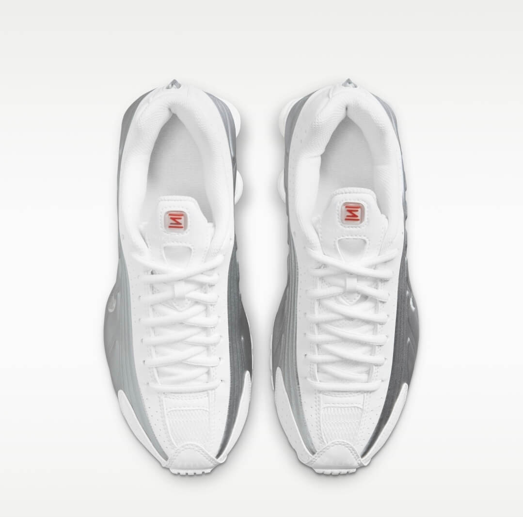 Les baskets Nike Shox R4 combinent style audacieux et innovation technologique exceptionnel et indispensable. Pas Cher. Le moins cher.